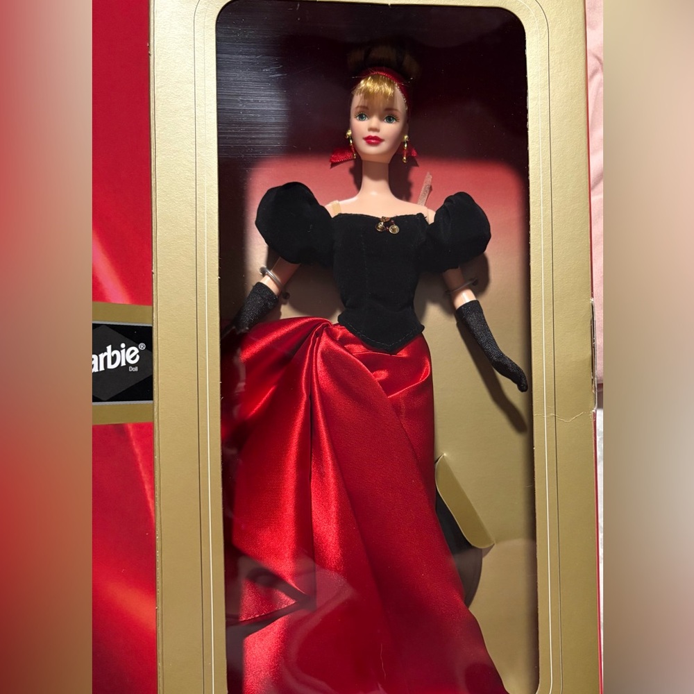 1998 Avon Exclusive Special Edition Winter Splendor Barbie